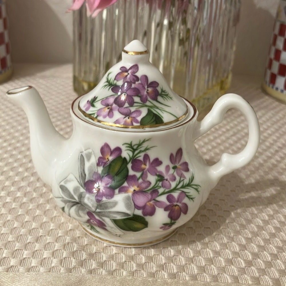 Fine Bone China From England Collectible With New Brunswick in Gold Gilding.